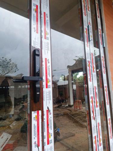 Bàn Giao Khóa Cửa Nhôm Thông Minh Siker KTS 150 Màu Đen Tại Quận Bình Tân