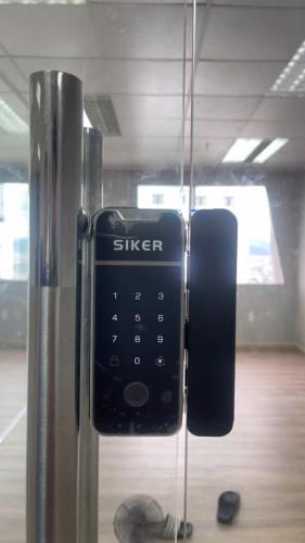Khoá Cửa Kính Thông Minh Siker KTS 203 Cho Cửa Kính Cường Lực