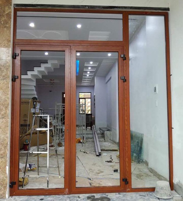 CỬA ĐI XINGFA VÂN GỖ 2 CÁNH