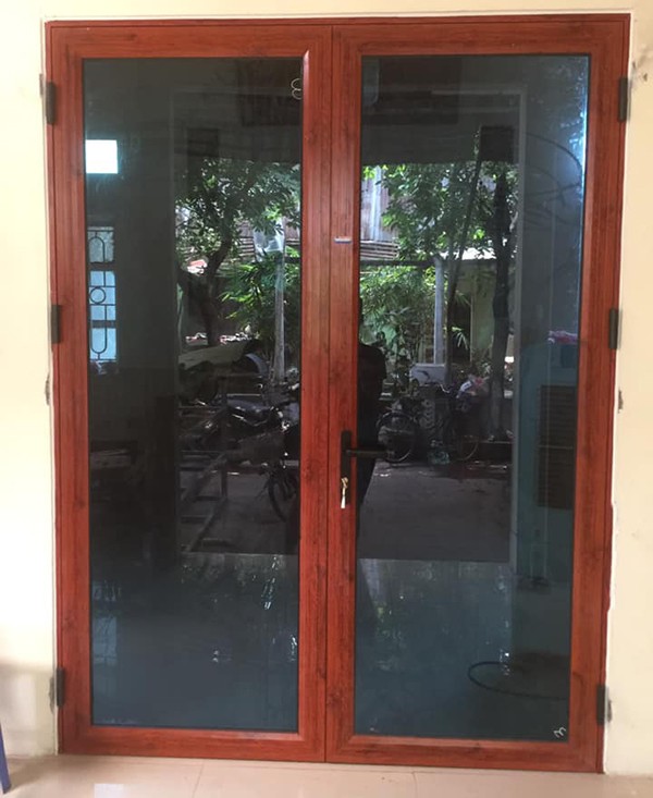 CỬA ĐI XINGFA VÂN GỖ 2 CÁNH