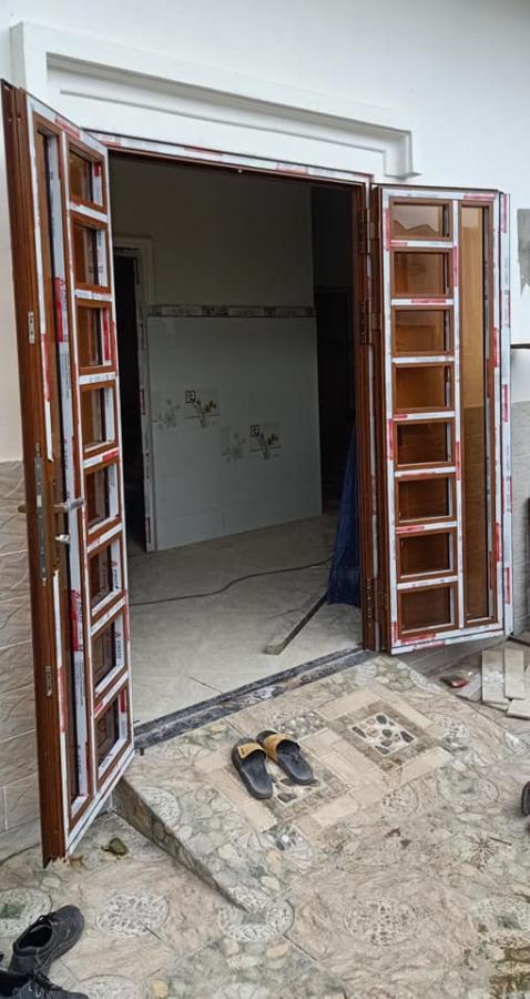 CỬA ĐI 2 CÁNH XINGFA CHIA ĐỐ