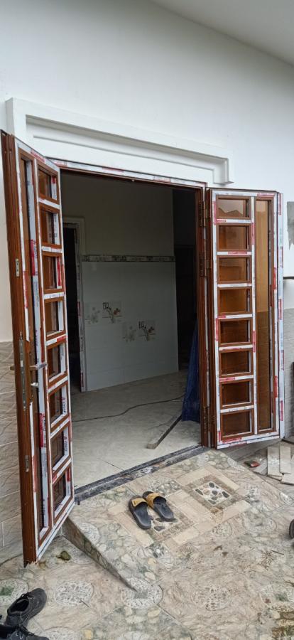 CỬA ĐI 2 CÁNH XINGFA CHIA ĐỐ