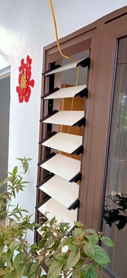 CỬA LÁ SÁCH LẮP KHUNG XINGFA NHẬP KHẨU HỆ 55 CỬA LÁ SÁCH LẮP KHUNG XINGFA NHẬP KHẨU HỆ 55