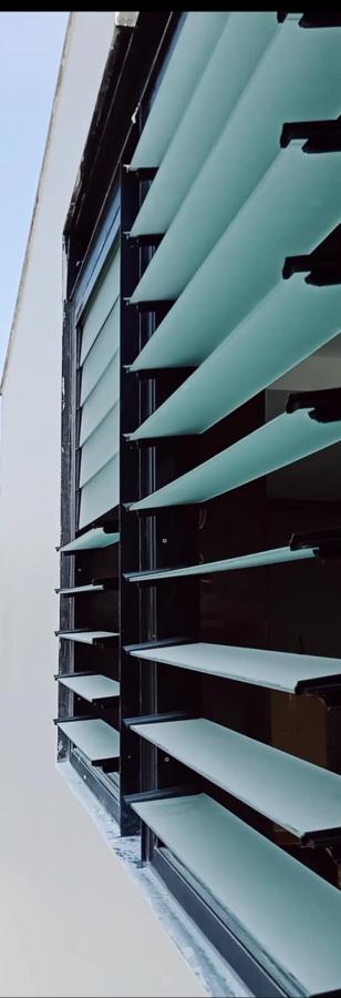 CỬA LÁ SÁCH LẮP KHUNG XINGFA NHẬP KHẨU HỆ 55 CỬA LÁ SÁCH LẮP KHUNG XINGFA NHẬP KHẨU HỆ 55