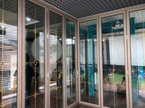 CỬA NHÔM GROBER - CỬA ĐI 4 CÁNH  ĐẸP, NHÔM  XI MẠ ANODE ĐỘ BỀN MÀU CAO