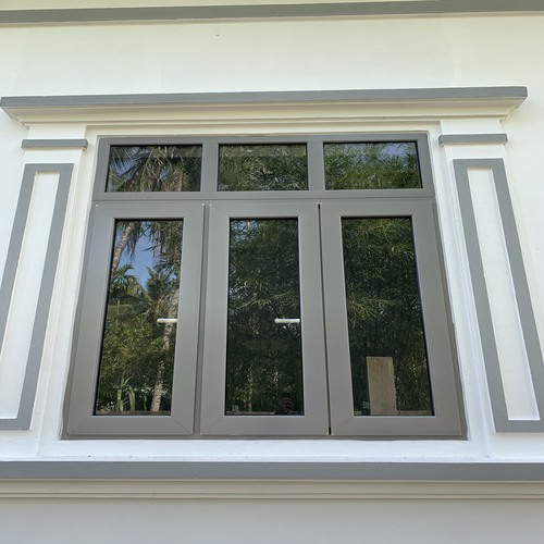 CỬA SỔ GROBER 3 CÁNH MỞ QUAY LỀ CHỮ A  MÀU XÁM GHI