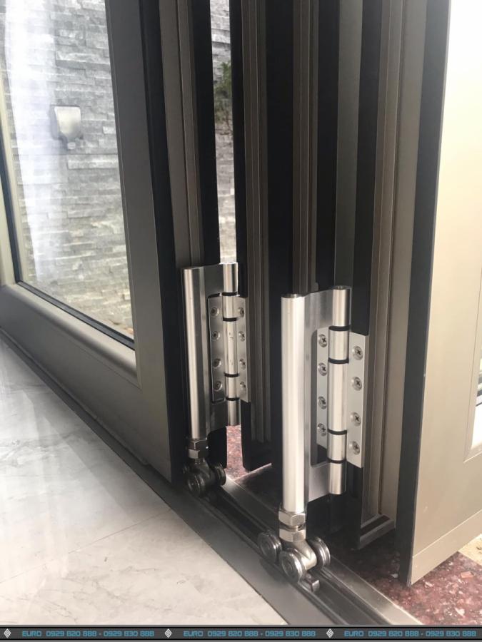 CỬA NHÔM GROBER XẾP TRƯỢT 6 CÁNH MÀU VÀNG SÂM BANH