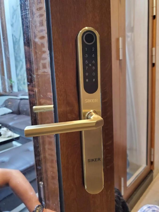 Khóa điện tử cho cửa nhôm