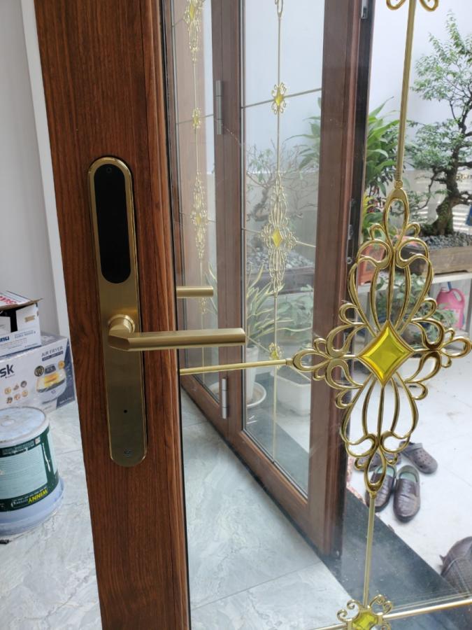 Khóa điện tử cho cửa nhôm