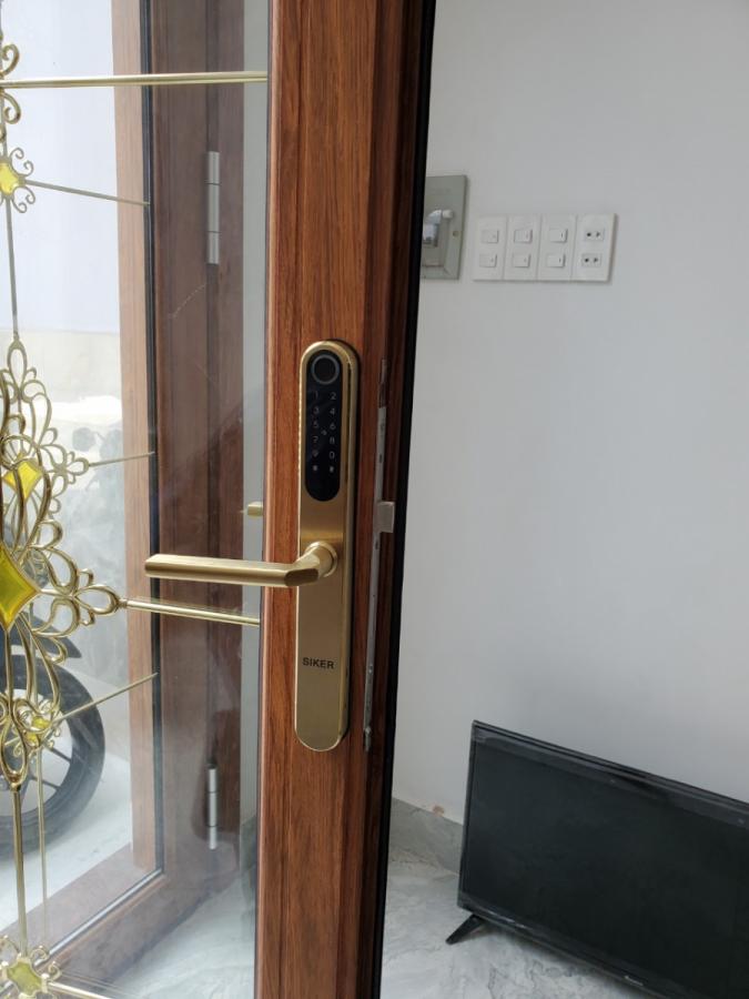 Khóa điện tử cho cửa nhôm