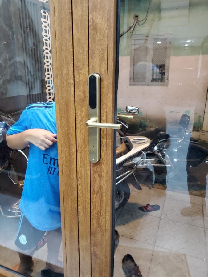 Khóa điện tử cho cửa nhôm